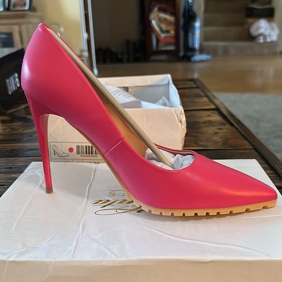 Super sexy! Never worn! Mama Shoes hot pink lug sole heels. Size 9 - Picture 3 of 4